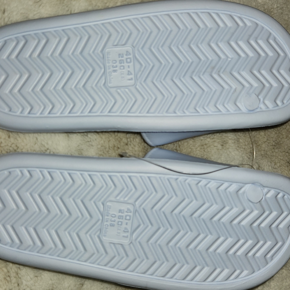 FINAL PRICE!! NWOT !! HOUSE SHOES !! 🌞 FINAL OFFER - Picture 4 of 6